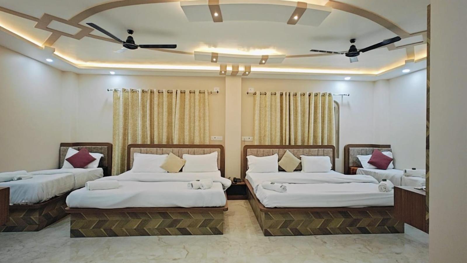 Hotel The Pushpraj Varanasi Exterior foto