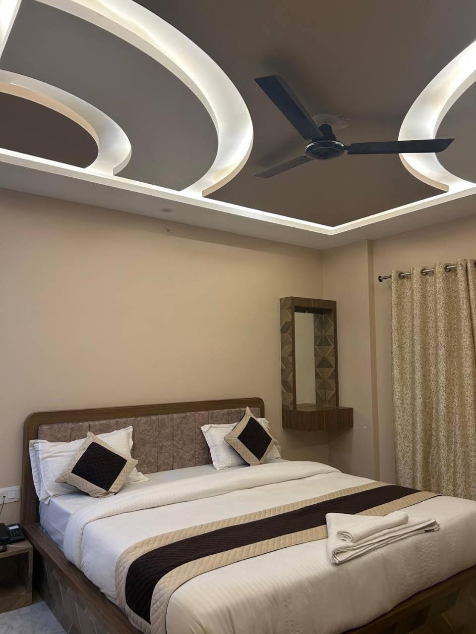 Hotel The Pushpraj Varanasi Exterior foto