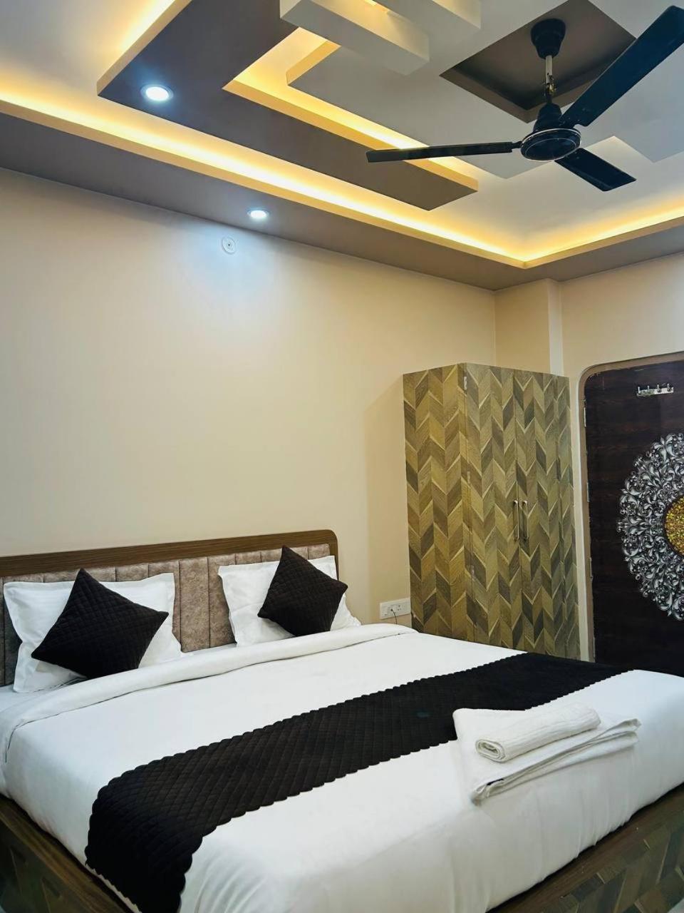 Hotel The Pushpraj Varanasi Exterior foto