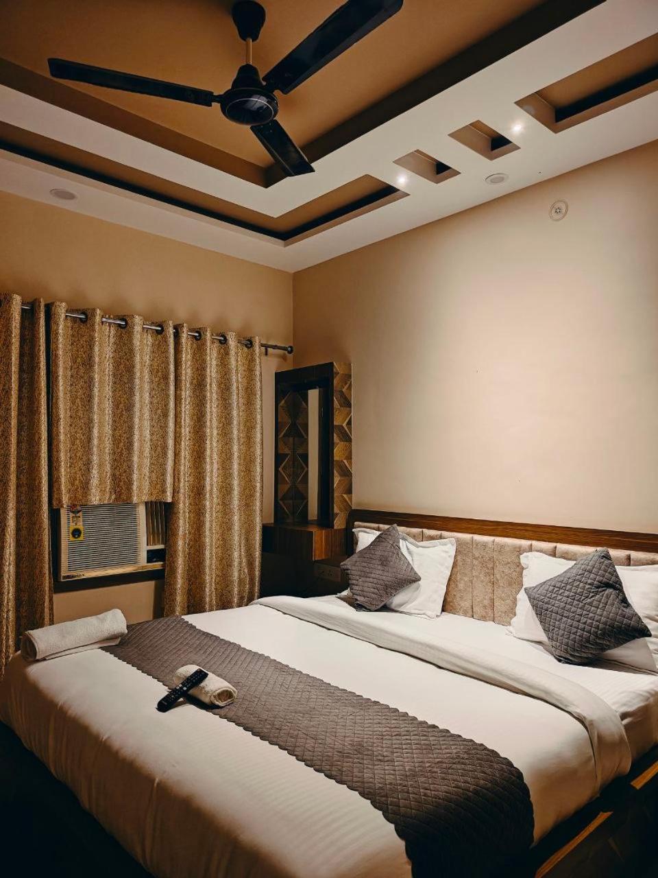 Hotel The Pushpraj Varanasi Exterior foto